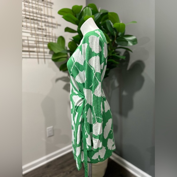 New Diane Von Furstenberg by Target V-Neck Ginkgo Long-Sleeve Sweater Wrap Top L - Picture 2 of 11